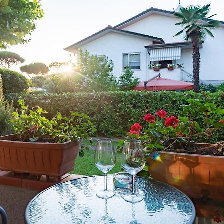 Apartment Holiday Versilia Camaiore Eksteriør billede