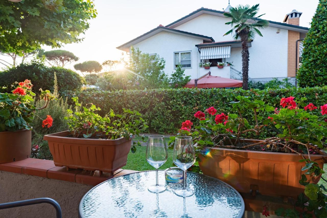 Apartment Holiday Versilia Camaiore Eksteriør billede